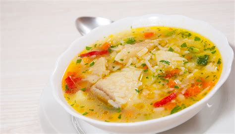  La Délicieuse Soupe de Poisson au Sel: Une Symphonie Marine en un Bol Savoureux!