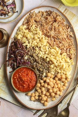  Koshari: Un Plat Égyptien Délectablement Mélangeant Des Légumes Frais et Des Grains Anciens!